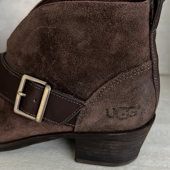 UGG Wright Belted Suede Chestnut Ankle Boot 5 1/2 - Picture 5 of 7